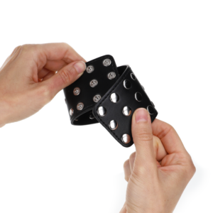 KINK - RESISTENZA DA POLSO CON CHIUSURA A SCATTO COMPLETA DI RIVETTI NERA REGOLABILE 19-24 CM X 5,5 CM - immagine 2